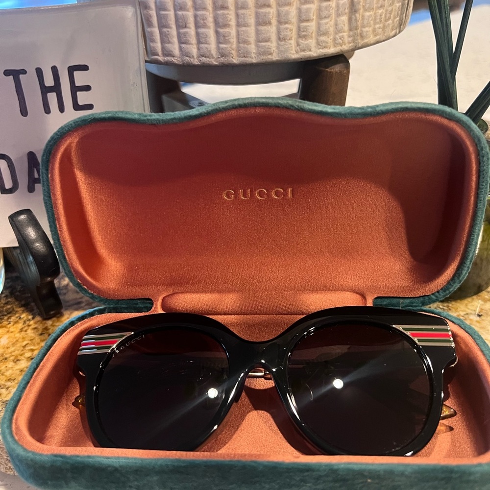 Gucci Sunglasses - Picture 6 of 7